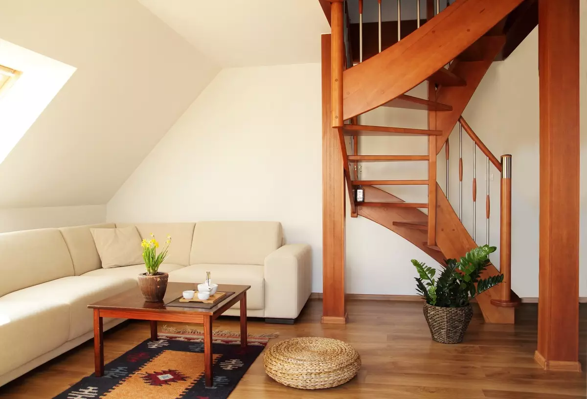 Quel escalier choisir pour une maison privée? [10 Soviétiques des professionnels]