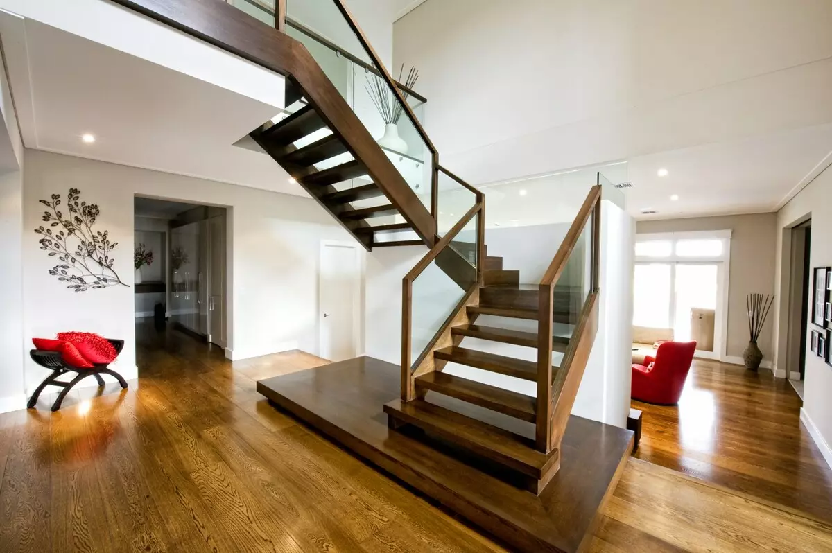 Aké schodisko si vybrať pre súkromný dom? [10 Soviets od profesionálov]