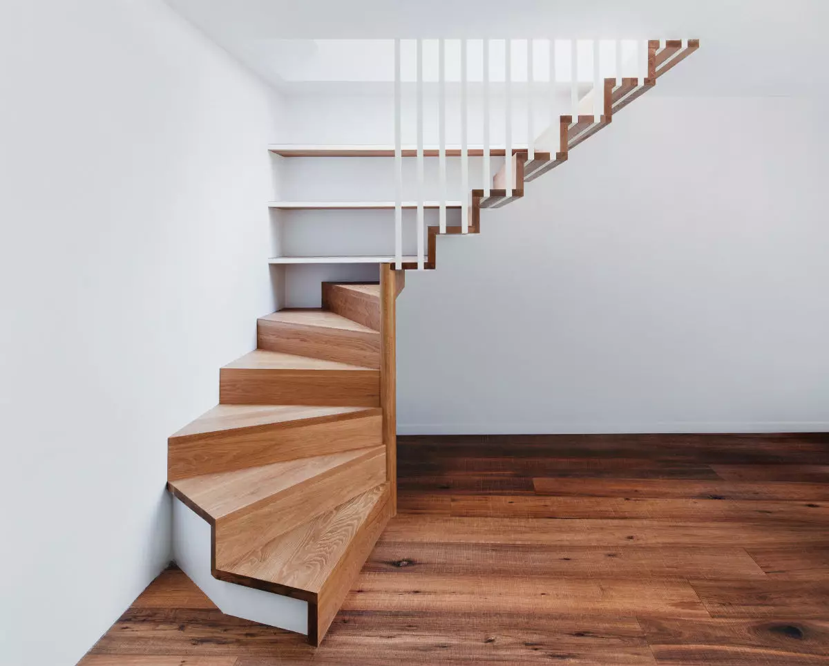 Que escada escolher para uma casa particular? [10 soviéticos de profissionais]