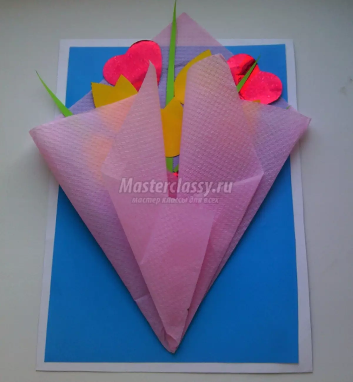 Bagaimana untuk membuat kad kertas pukal dengan bunga pada 8 Mac