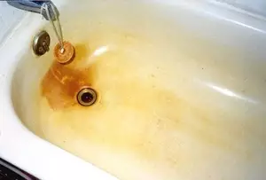 Comment et quoi blanchir le bain à la maison
