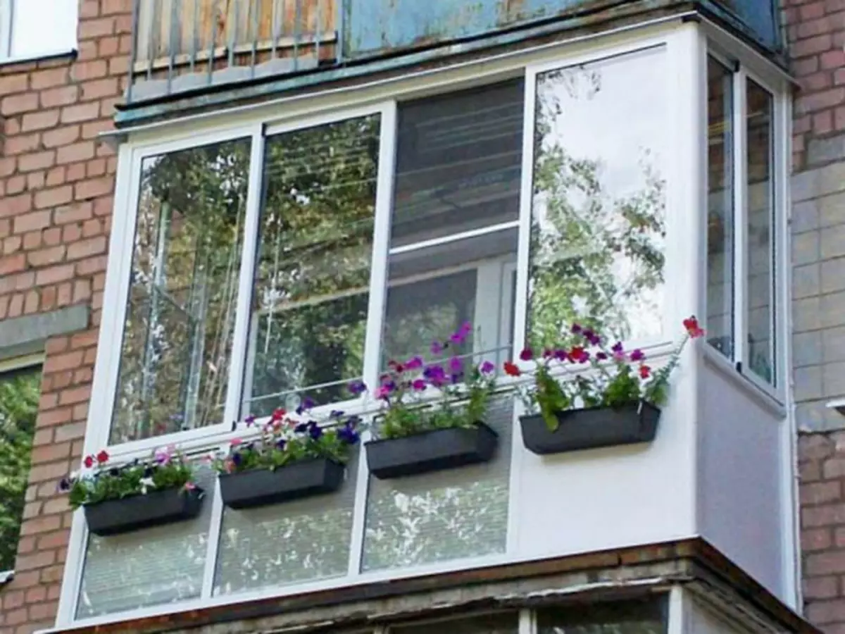Balkona remonts Hruščovā to dara pats: parastā interjera sākotnējais dizains