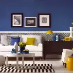 Ang mga nuances sa pagpili sa laminata sa kolor sa wallpaper: malampuson nga mga kombinasyon sa shade