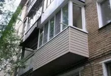 Hogyan láthatunk egy erkélyt műanyag panelekkel a saját kezével: Fotó példák és utasítások Stepgovo