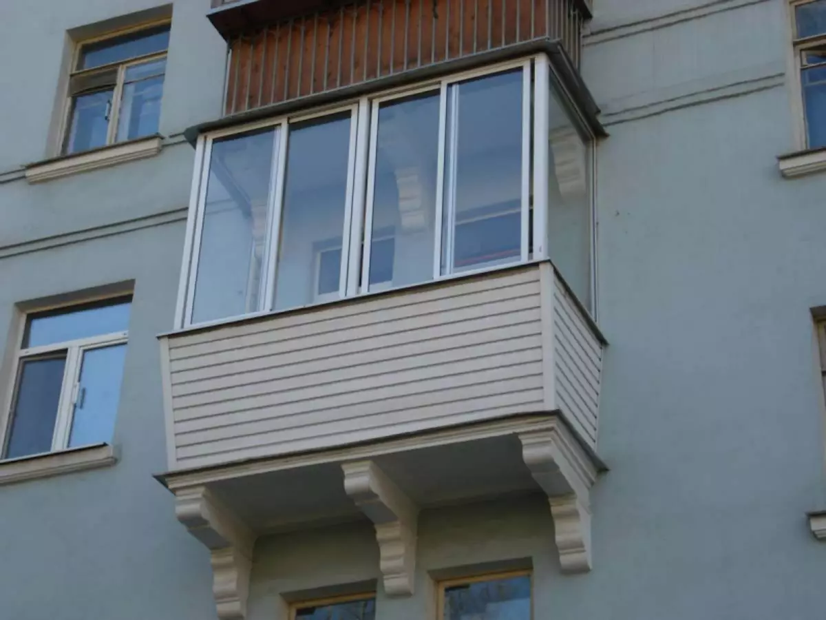 如何用自己的手看到带塑料小板的阳台：照片和说明Stepgovo