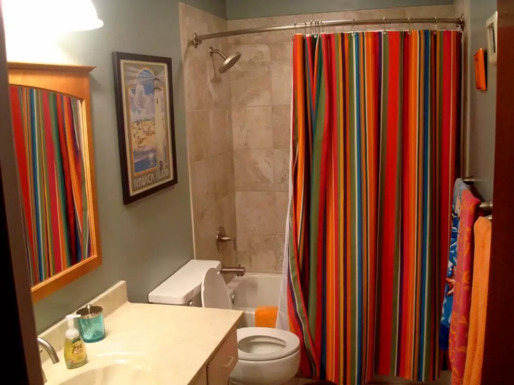 バスルーム用のスライドカーテン：自分を作る
