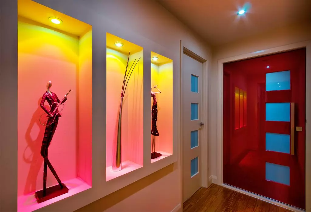 Memilih warna untuk lorong: kombinasi harmonis dari nuansa sesuai dengan gaya interior