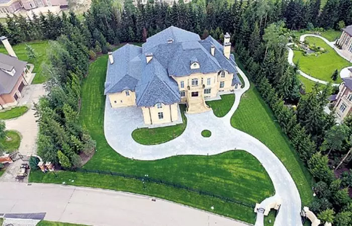 Where Stas Mikhailov lives: mansion in the elite village