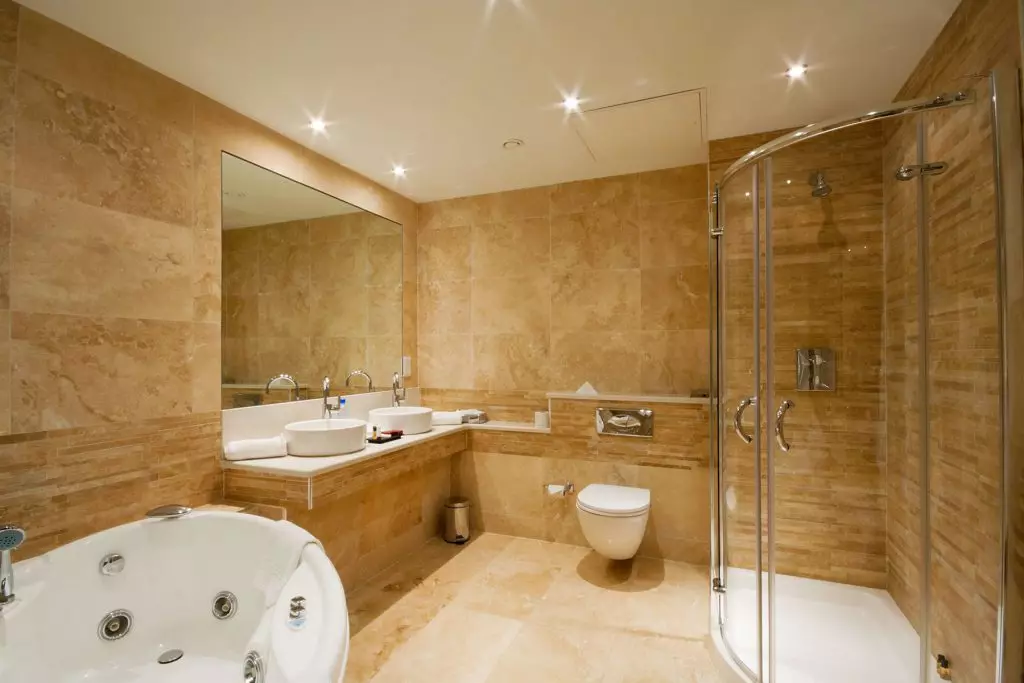 现代浴室：安排和风格（+40张照片）