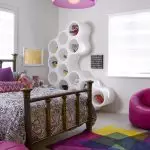 Өөр өөр насны охидод зориулсан загварлаг унтлагын өрөөний загвар: Сонирхолтой санаа, чухал мэдээлэл