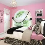 Farklı yaştaki kızlar için şık yatak odası tasarımı: ilginç fikirler ve önemli detaylar