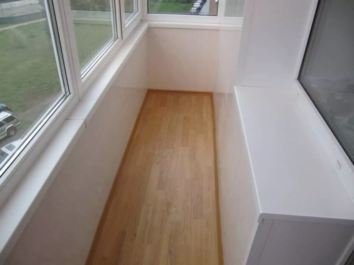 Valet av golv för balkongen: alla 