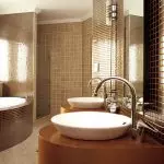 Finition de salle de bain avec panneaux de plastique modernes - Conception et installation