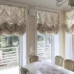 Curtains Austrian li ser Windows [Serişteyên bi wêneyek]