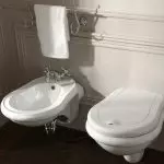 Hängende Toilette mit Installation: Tipps zur Auswahl und Installation der Installation