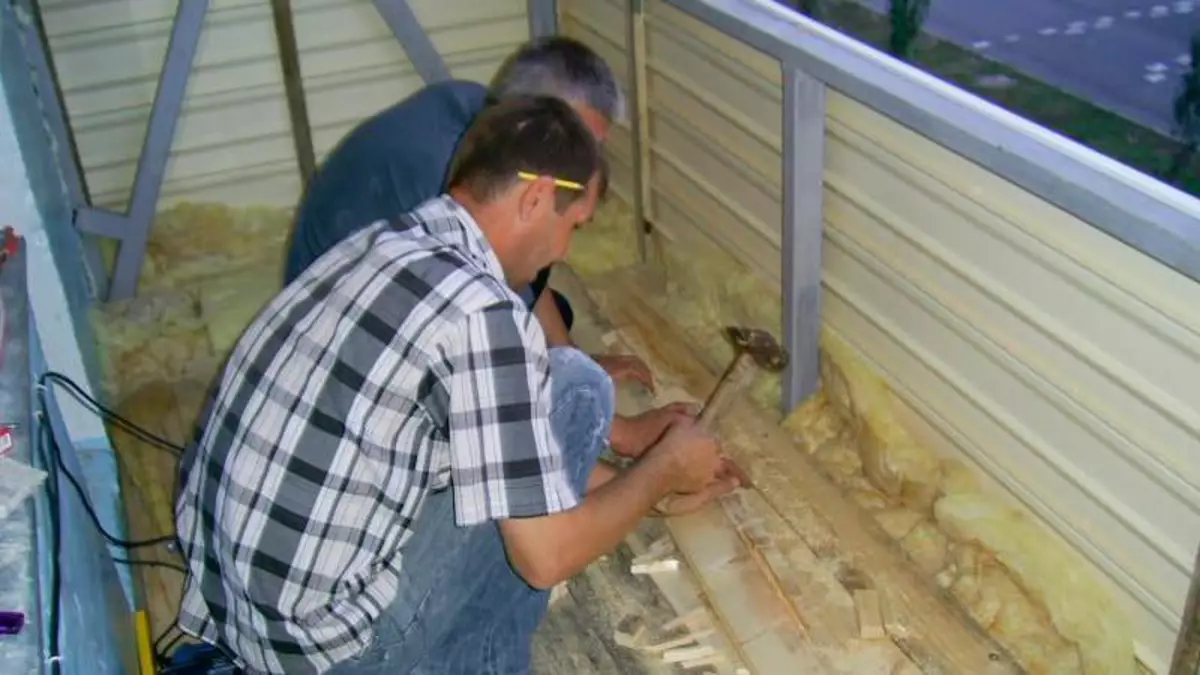 How to shepherd balcony outside with your own hands: Technology and materials