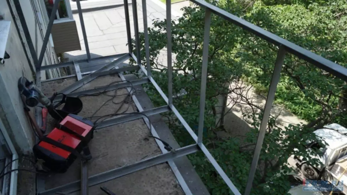 Издржлив балкон: метална рамка и неговите карактеристики