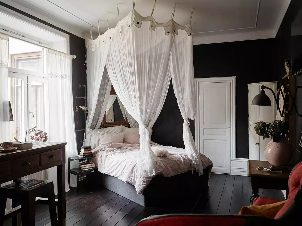 Ліжко з балдахіном - романтика у вашій спальні