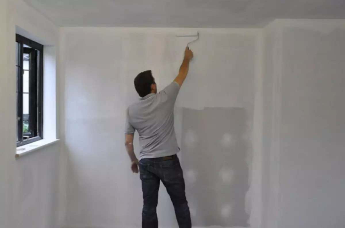 Produkujemy przygotowanie ścian pod tapetą: zlecenie pracy