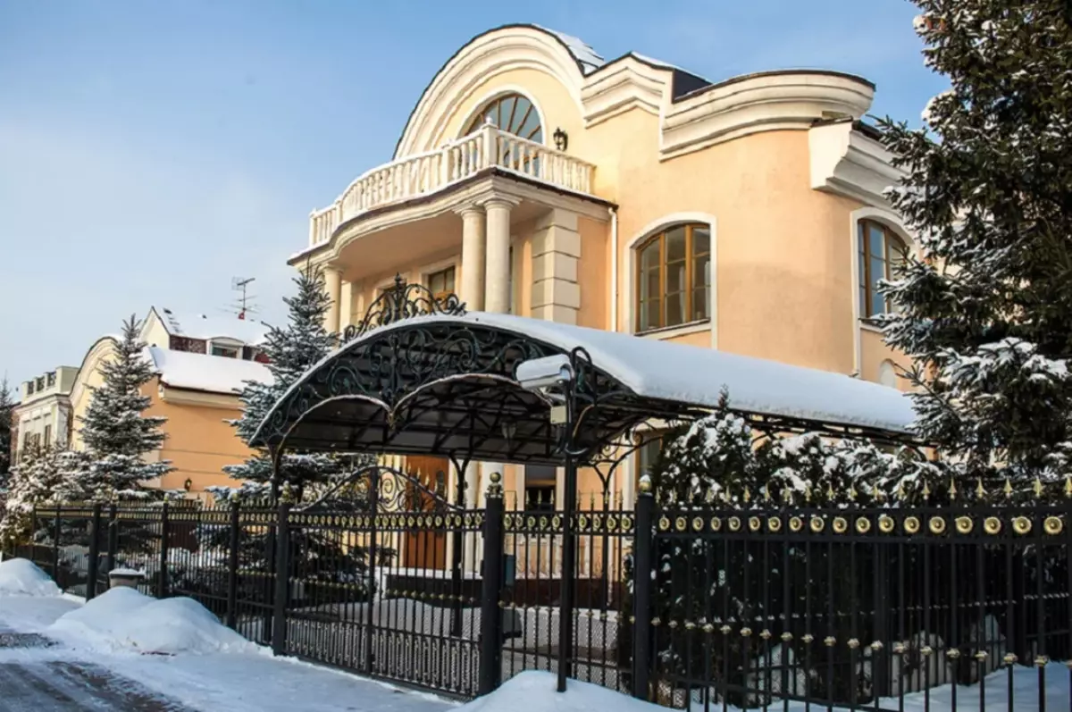 جہاں وولوکووا زندہ رہتا ہے: ماسکو کے قریب مینشن 2.5 ملین یورو کی لاگت کرتا ہے