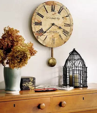 Nástenné hodiny v interiéri: Veľké a malé, klasické a nezvyčajné (70 fotografií)