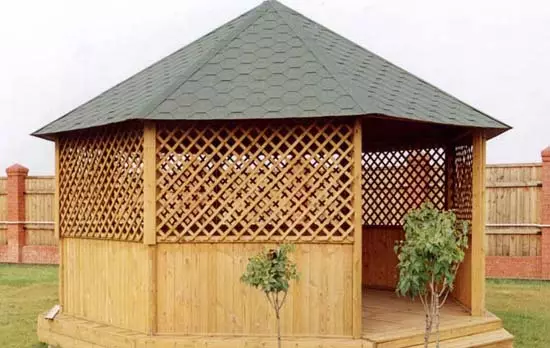 Gazebo ni orilẹ-ede pẹlu ọwọ tirẹ