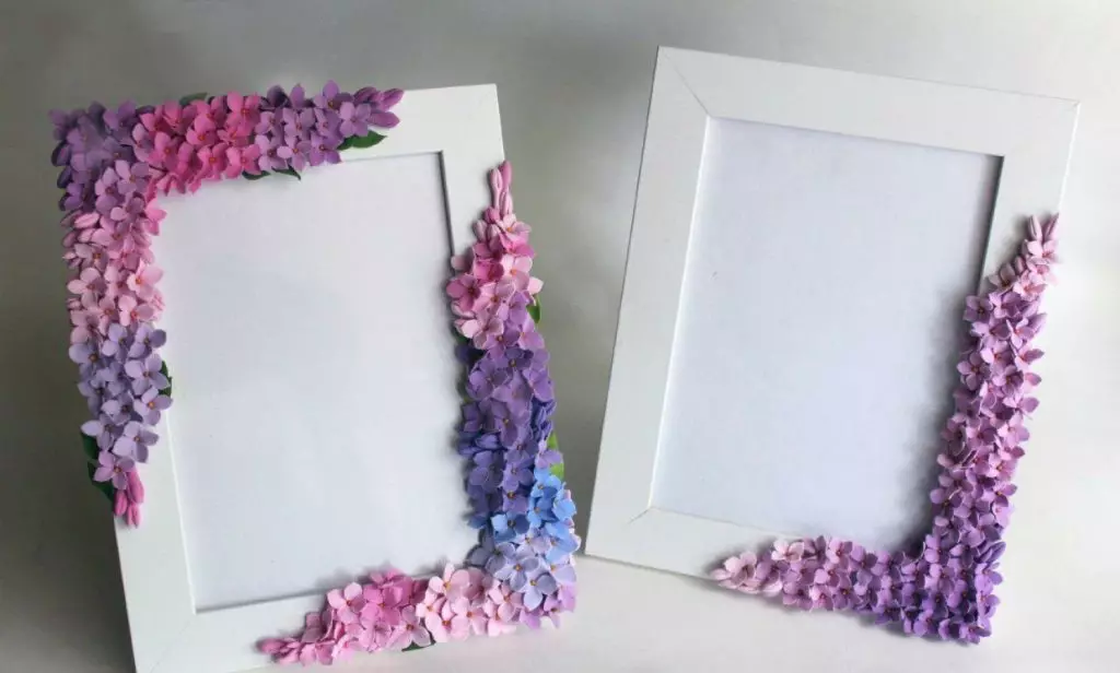 Photo frame with fabric flowers