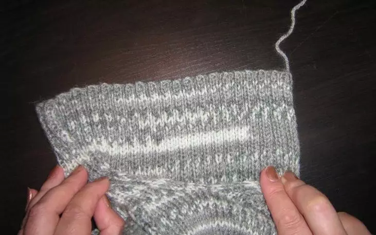 Sweater-Raglan knitting needles for a boy with schemes and video