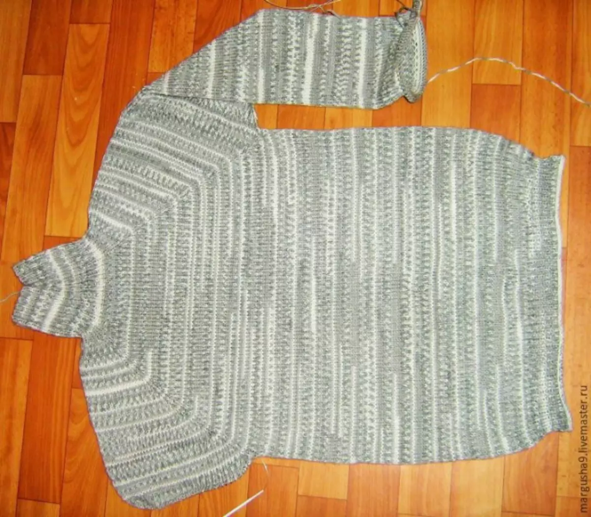 Sweater-Raglan Merajut jarum untuk seorang lelaki dengan skim dan video