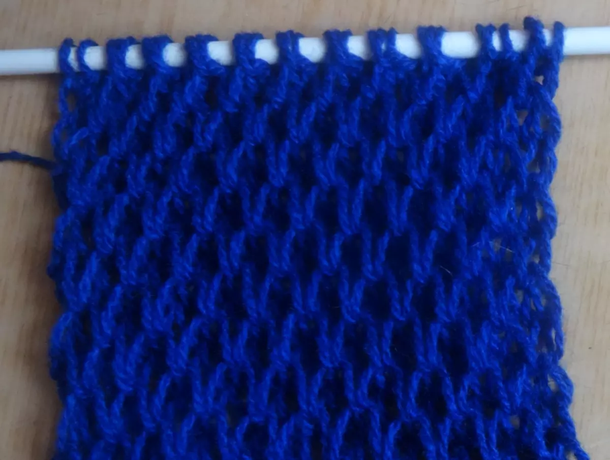 Sweater Ruban: Skim Knitting dengan Keterangan Kelas Master