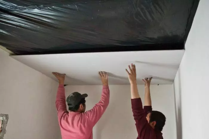 Bagaimana untuk membuat retak di siling plasterboard