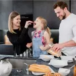 Fekete homlokzatok a konyhában: Hogyan kell törődni?