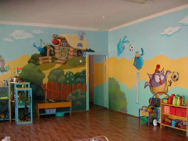 Wie man die Wände im Kindergarten dekorieren (38 Fotos)