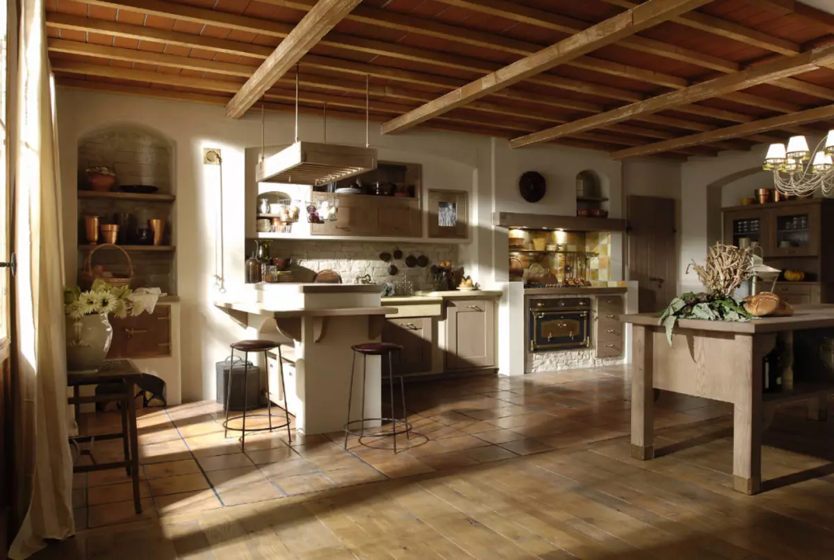 Interiorul bucătăriei în stil italian