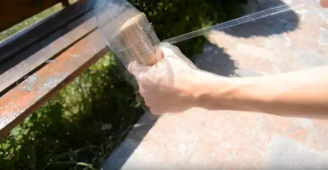 Enostavna domača oprema za rezanje trakov iz plastičnih steklenic