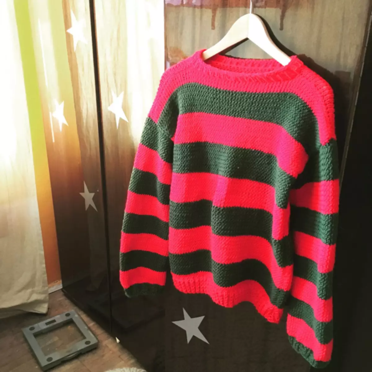 Freddie Kruger пуловер: схема със снимка и видео