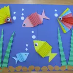 Aplicația de hârtie colorată cu șablon de pește