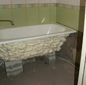 د ایکریلیک حمام چارګه یې پخپله ترسره کوي