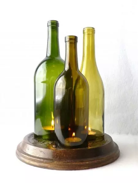 Wat fir aus Glasfläschen ze maachen: Vase, Lampe, Käerzestänn, Regal an net nëmmen