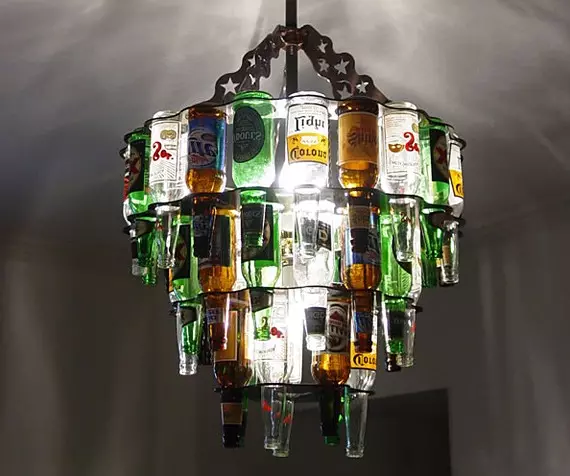 Що зробити з скляних пляшок: ваза, світильник, свічник, полку і не тільки