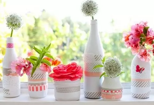 Co robić z butelki szklanych: wazon, lampy, świecznika, półce i nie tylko