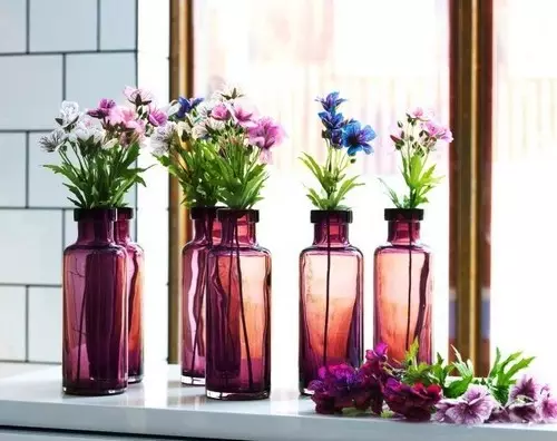 Hva å gjøre fra glassflasker: vase, lampe, lysestake, hylle og ikke bare
