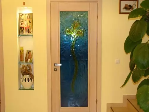 Vitražo stiklo langai interjero durys: elegancija ir praktiškumas