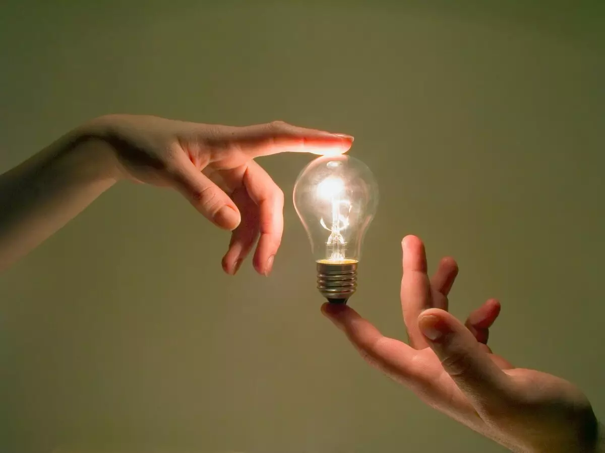 [Crear en casa] Como facer unha lámpada elegante coas túas propias mans?