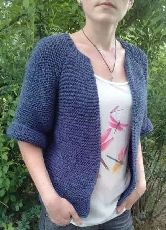 Jaqueta femenina amb agulles de teixir