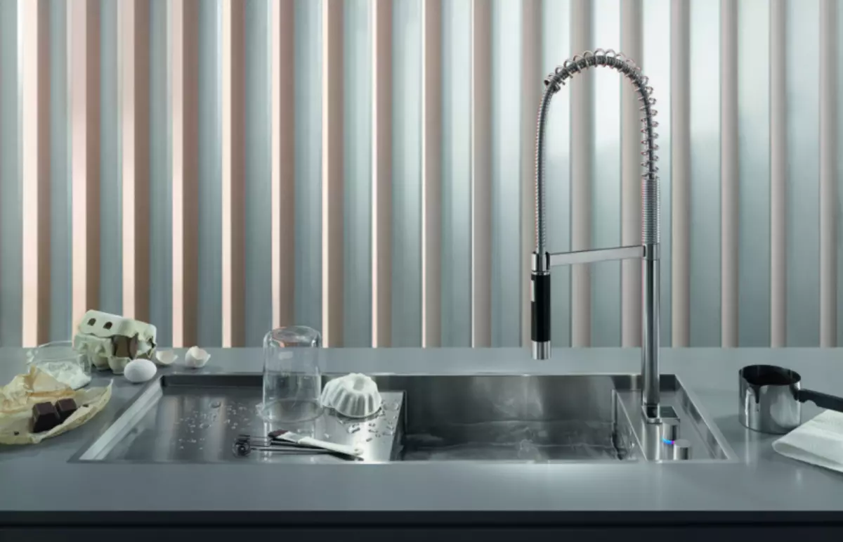 Paip baru - 2019: Faucets, tenggelam dan tandas reka bentuk yang menakjubkan