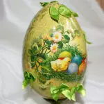 Technique of decoupage Easter eggs: work with egg squirrel