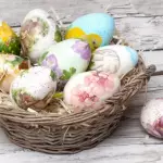 Decoupage technikája Húsvéti tojások: Munka tojás mókussal