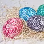 Technika dekoupání velikonoční vajíčka: práce s vejcem veverka