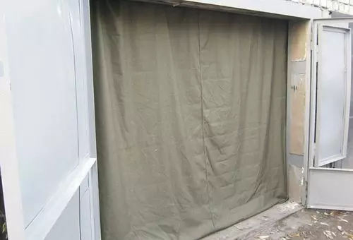 How to choose insulated curtains on the garage gate